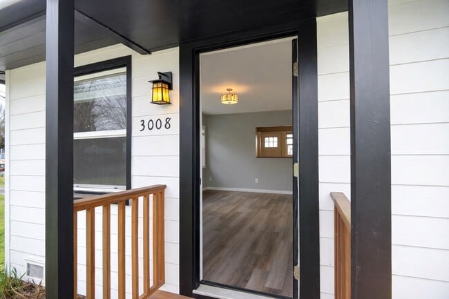 Building Photo - r3008unanderavev