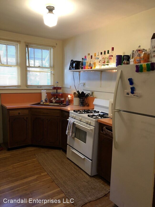 Building Photo - 3 br, 1 bath House - 147 E Oak Street