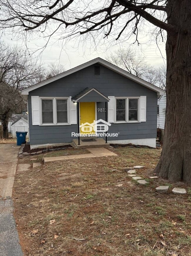 Building Photo - 9812 Balboa Dr