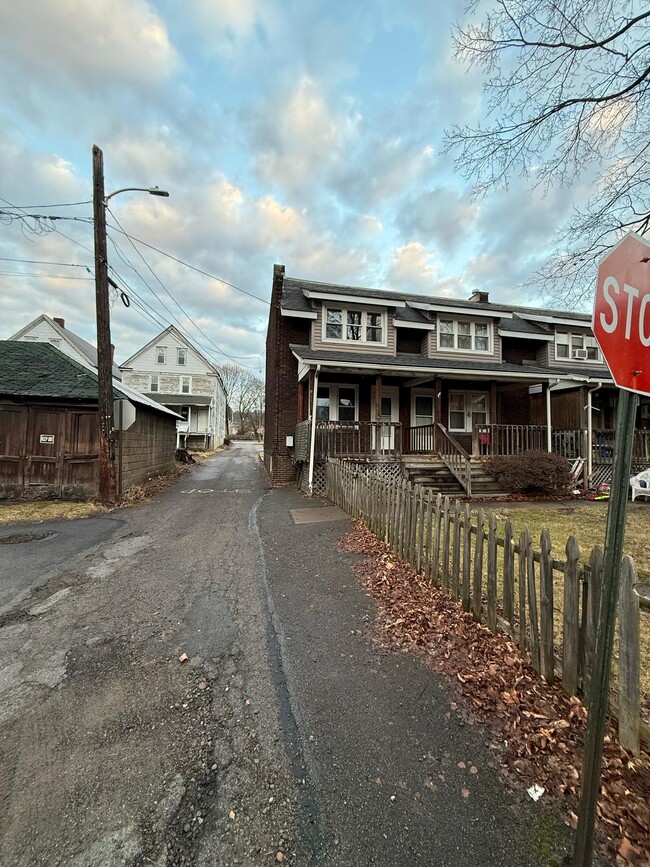 Building Photo - 390 N McKean St