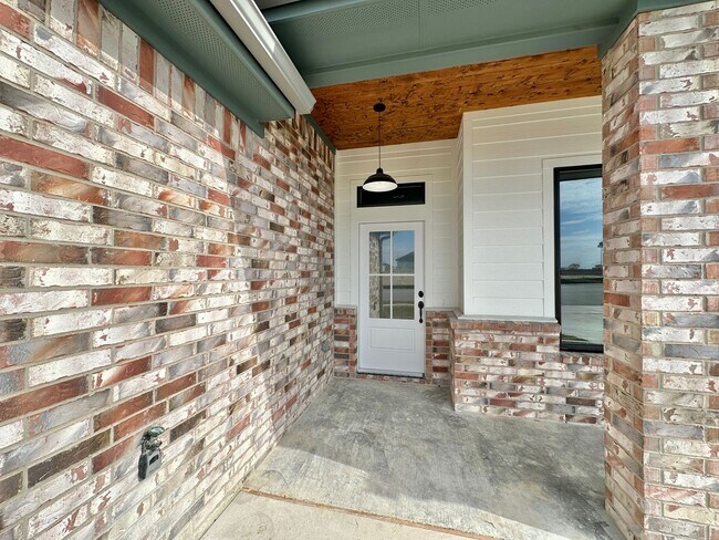 Foto del edificio - Viewable Now By Appointment!