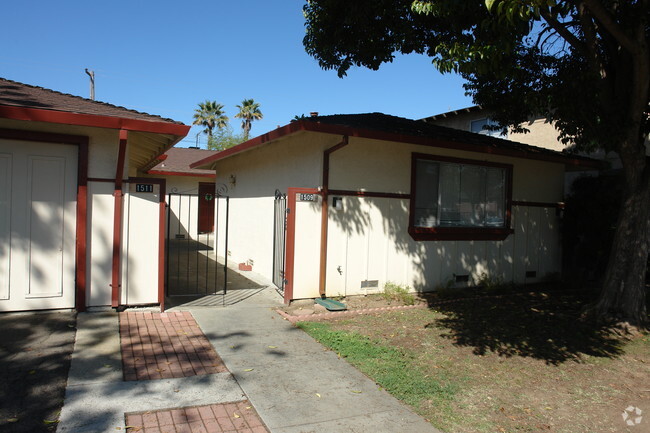 Foto del edificio - 1509-1511 Eden Ave