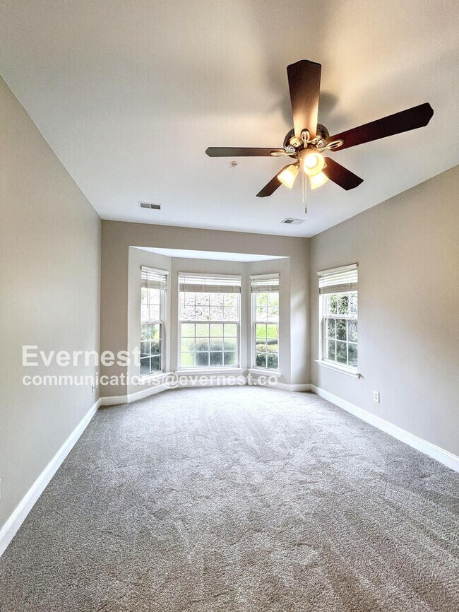 Foto del edificio - 2 Bed & 1 Bath Condo in Nashville! Coming Soon!