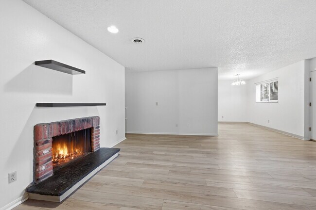 Foto del edificio - $1,495.95, 2-bed, 2-bath condo located in Colorado Springs with in-unit laundry