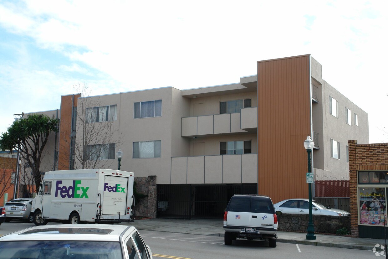 Building Photo - 1234 Solano Ave