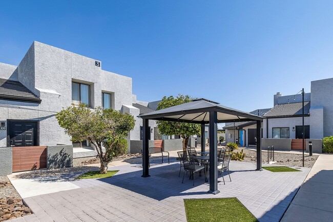 Interior Photo - Lion Tempe Apartments