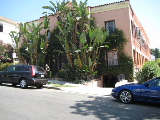 Primary Photo - 1926 N Kenmore Ave