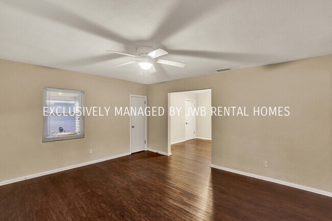 Foto del edificio - 5773 Cherry Laurel Dr