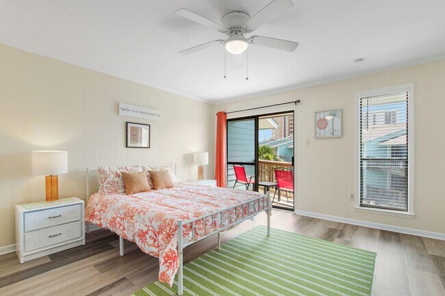 Foto del edificio - 700 W Beach Blvd