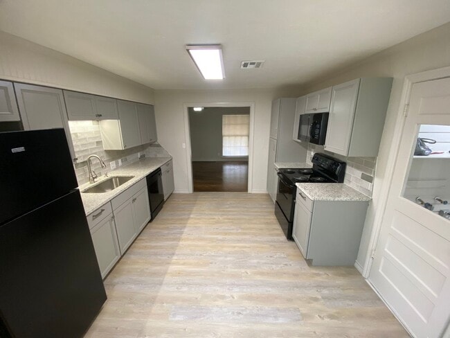 Building Photo - 1709 NW Eulcid Ave