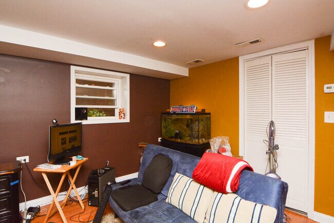 Building Photo - 4254 N Marmora Ave