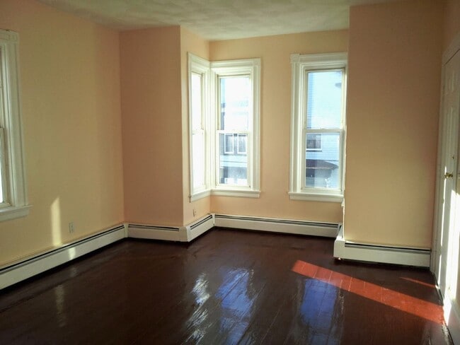 Foto del edificio - 6 Young Ave