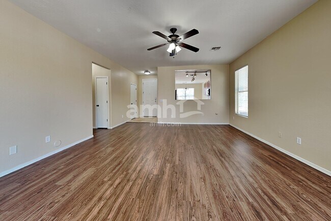 Foto del edificio - 4320 W Burgess Ln
