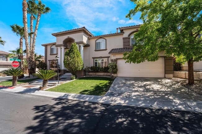 Foto del edificio - Luxurious Home in Gated Community