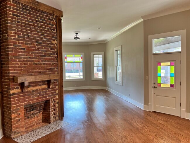 Building Photo - 127 Griffin St