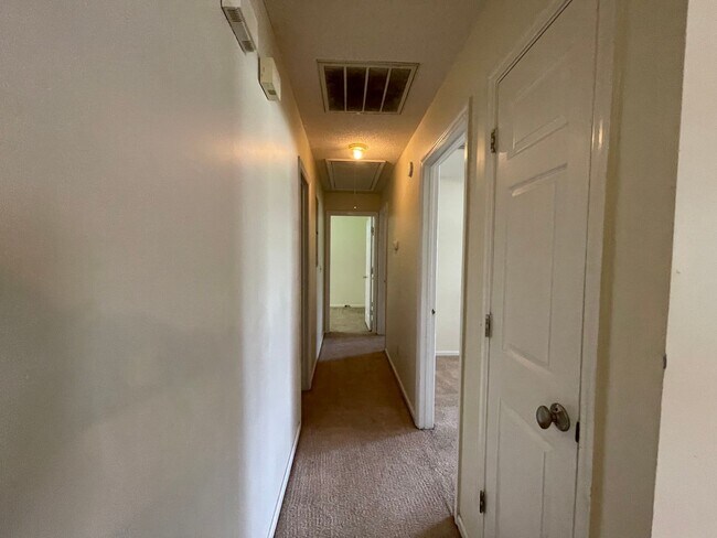 Building Photo - Home For Rent