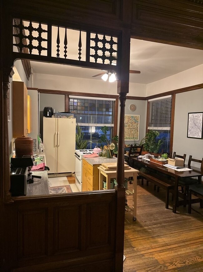 Foto del edificio - 2204 Grand Ave S