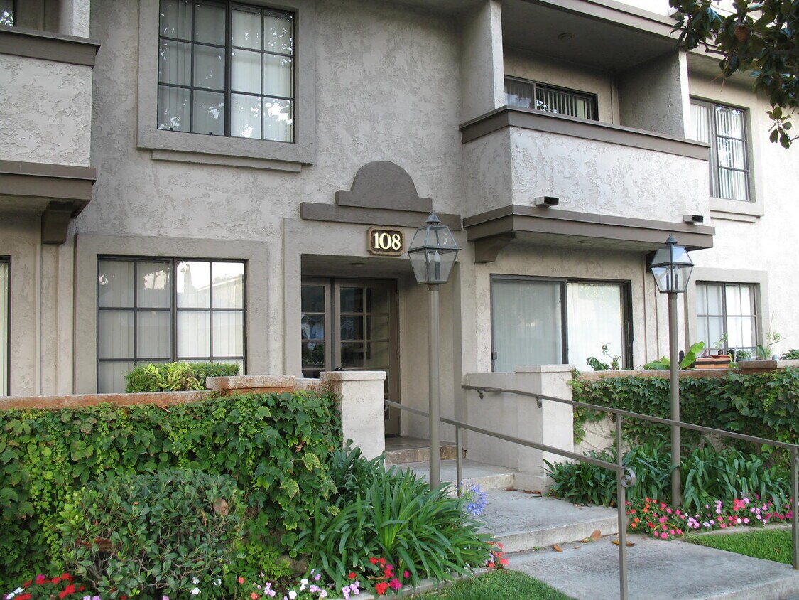 Primary Photo - 108 N Hidalgo Ave