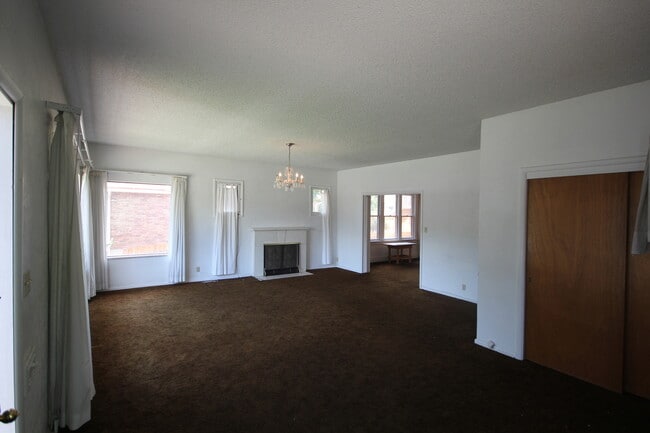 Building Photo - Beautiful 2 Bedroom Home Near BYU