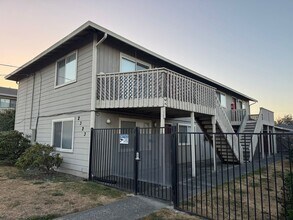 Building Photo - 2323 3rd St