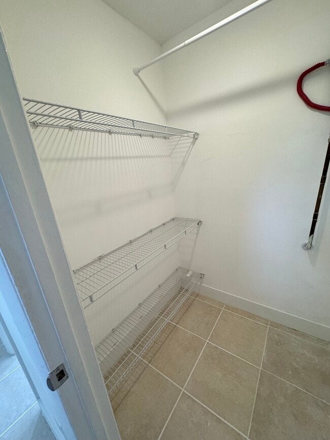 Building Photo - 1013 S F St