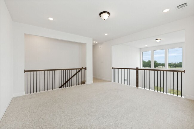 Foto del edificio - New 5 Bed, 3 Bath Modern Two-Story Home in Justin Crossing – Move-In Ready and Available Now!