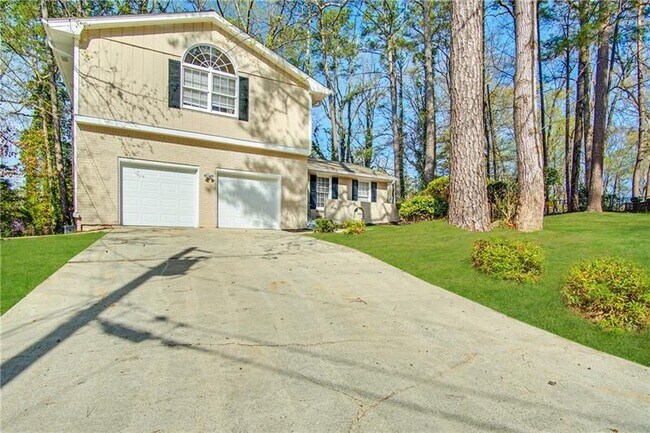 Foto del edificio - 3023 Blue Grass Ln
