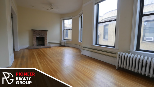 Building Photo - 1216 N Dearborn St
