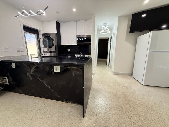 Foto del edificio - 5834 NE 17th Rd
