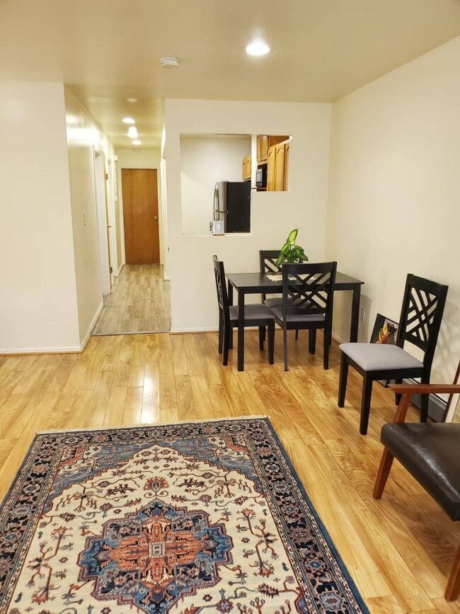 Foto del edificio - 949 Eldert Ln