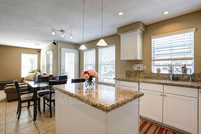 Building Photo - 34 Quartz Ln