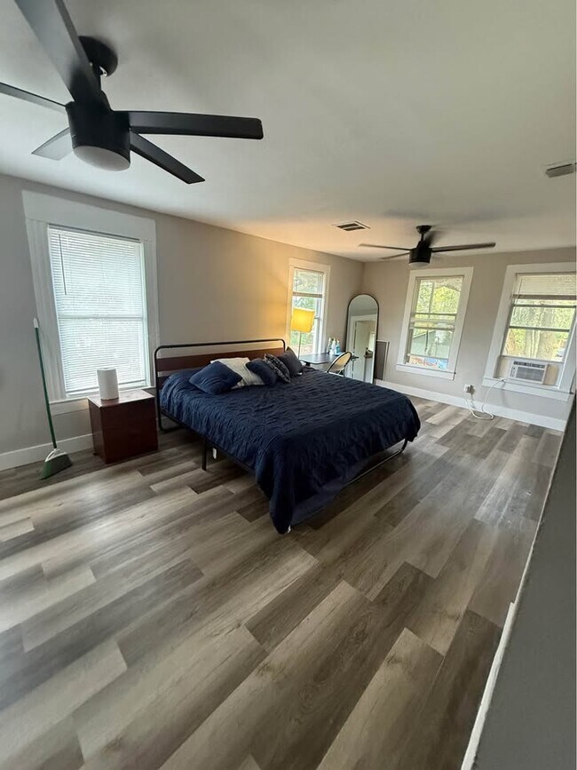 Foto del edificio - 1322 W 23rd St