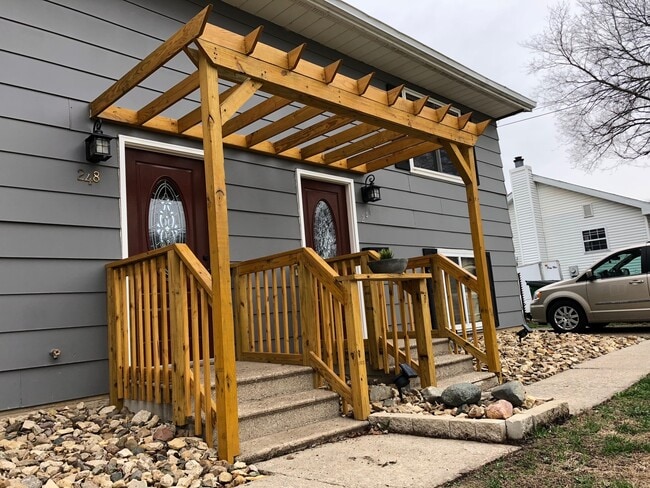 Foto del edificio - 246-248 Grand Blvd.