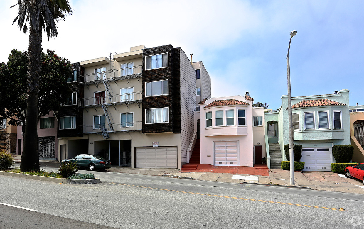 Foto del edificio - 670 Monterey Blvd