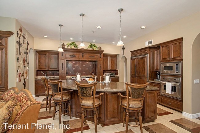 Building Photo - 6 br, 5.5 bath House - 14645 Arroyo Hondo