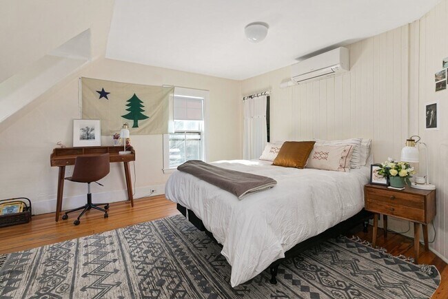 Building Photo - 74 Buckingham St