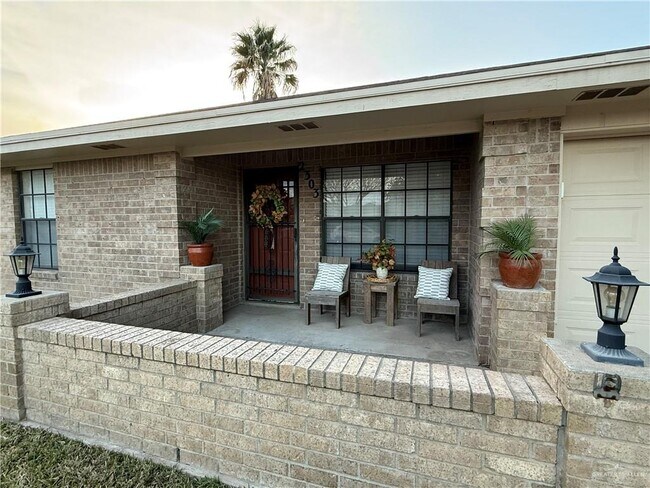 Building Photo - 15 Wisteria Dr