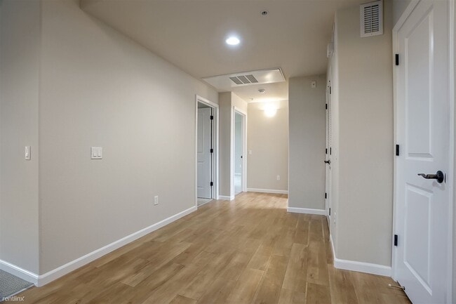 Building Photo - 2 br, 2 bath Condo - 20128 Stevens Creek B...