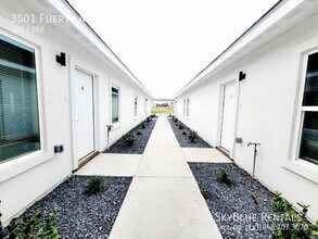 Building Photo - 3501 Fuerte Ave