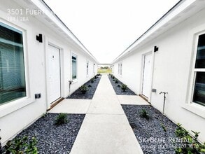 Building Photo - 3501 Fuerte Ave