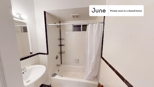Foto del edificio - Private bedroom in 6 bed/2 bath Home