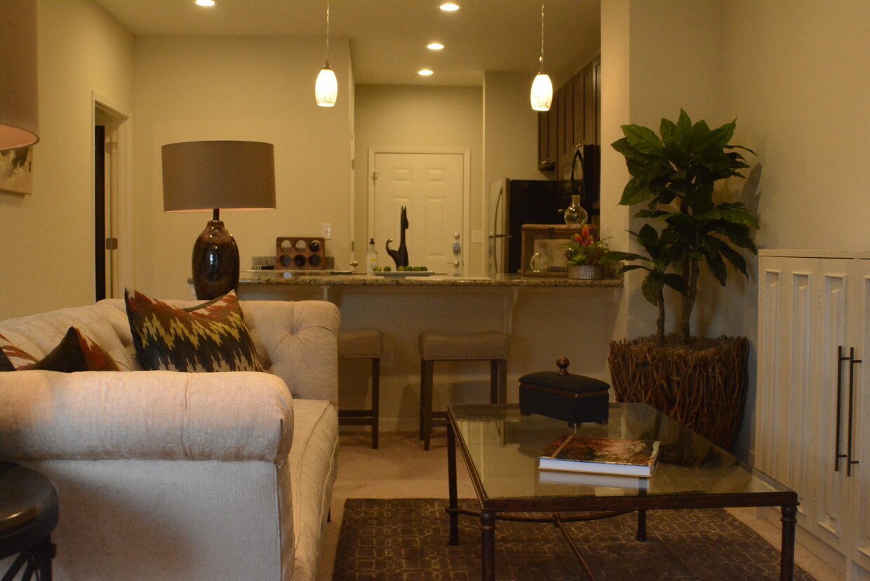 Foto principal - 2551 E Villa Maria Rd