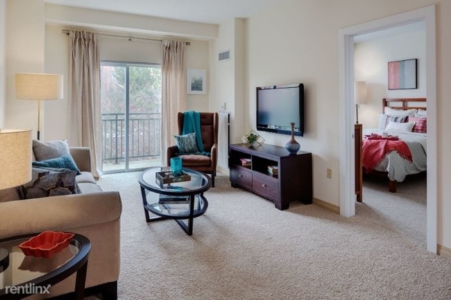 Building Photo - 1 br, 1 bath Apartment - Newton. Woodland T