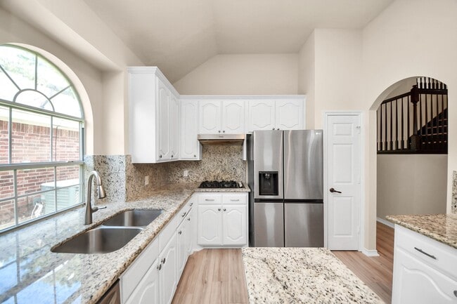 Building Photo - 10007 Adobe Dr