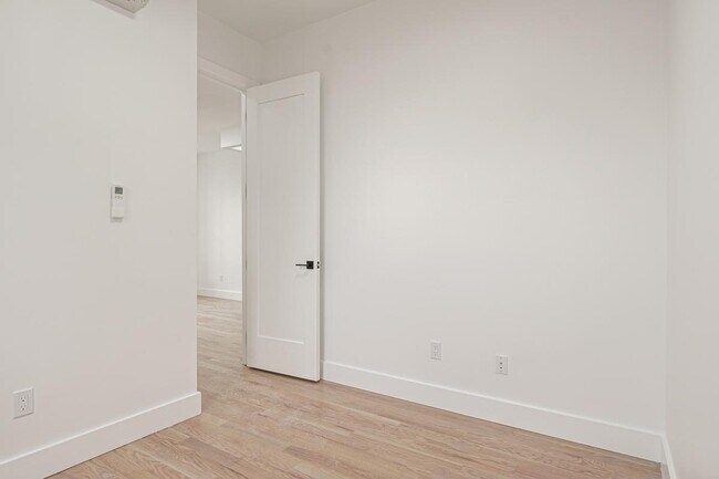 Building Photo - 1027 Putnam Ave