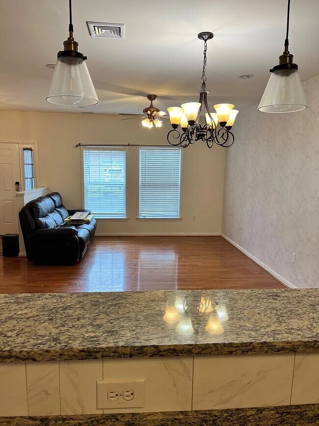 Foto del edificio - 4461 Riverview Ln