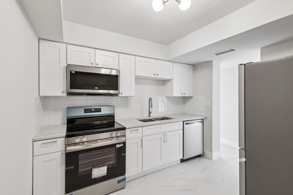 Primary Photo - The Oaks Apartments