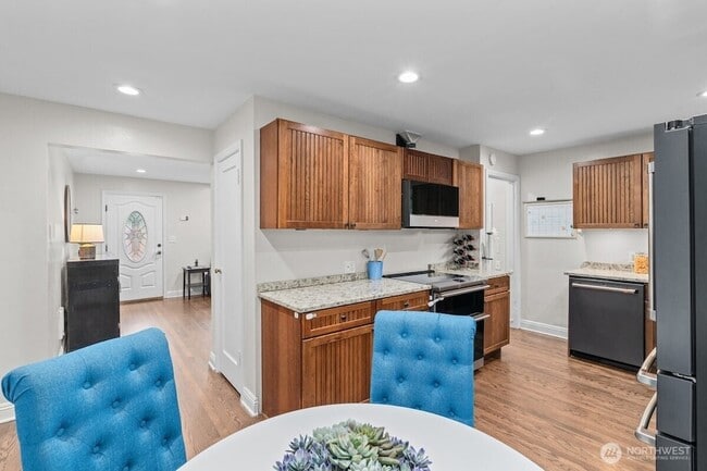 Foto del edificio - 8250 Corliss Ave N