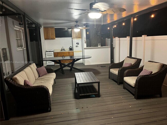 Building Photo - 2431 Arthur St