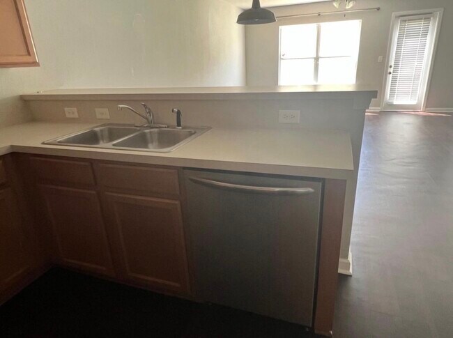 Building Photo - 1500 Calming Water Dr